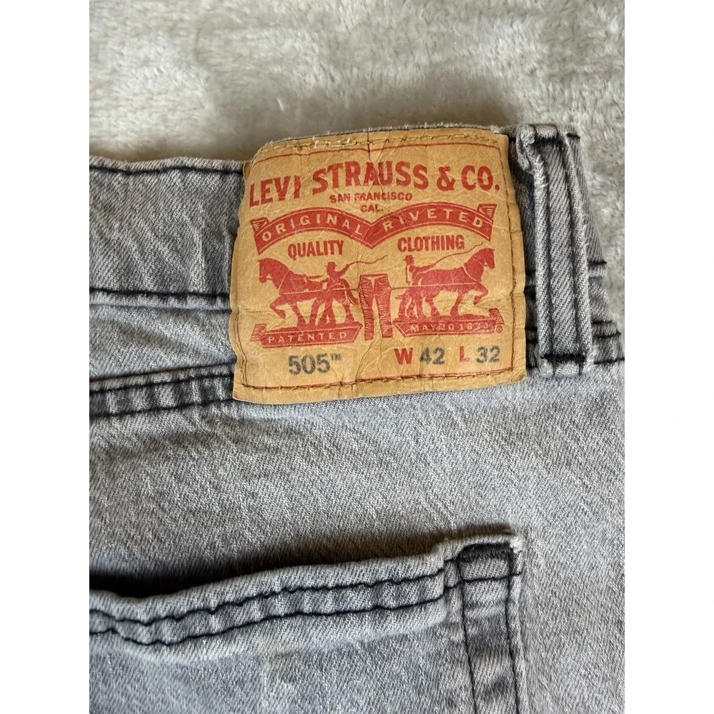 Levi's 505‎ Jeans Men's 42x32 Gray Denim Straight Fit